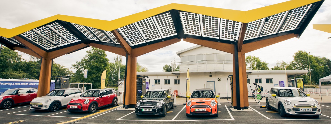 Image of electric MINIs at the Energy Superhub Oxford