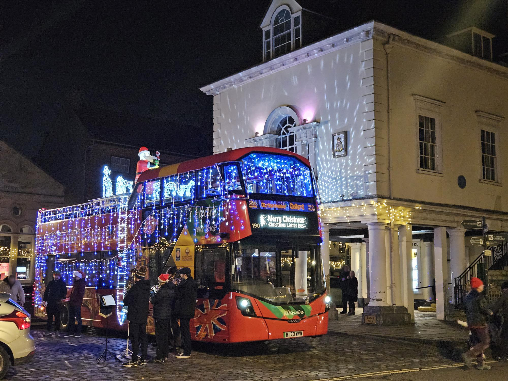 Lit up bus at night, lighting up the Oxford night